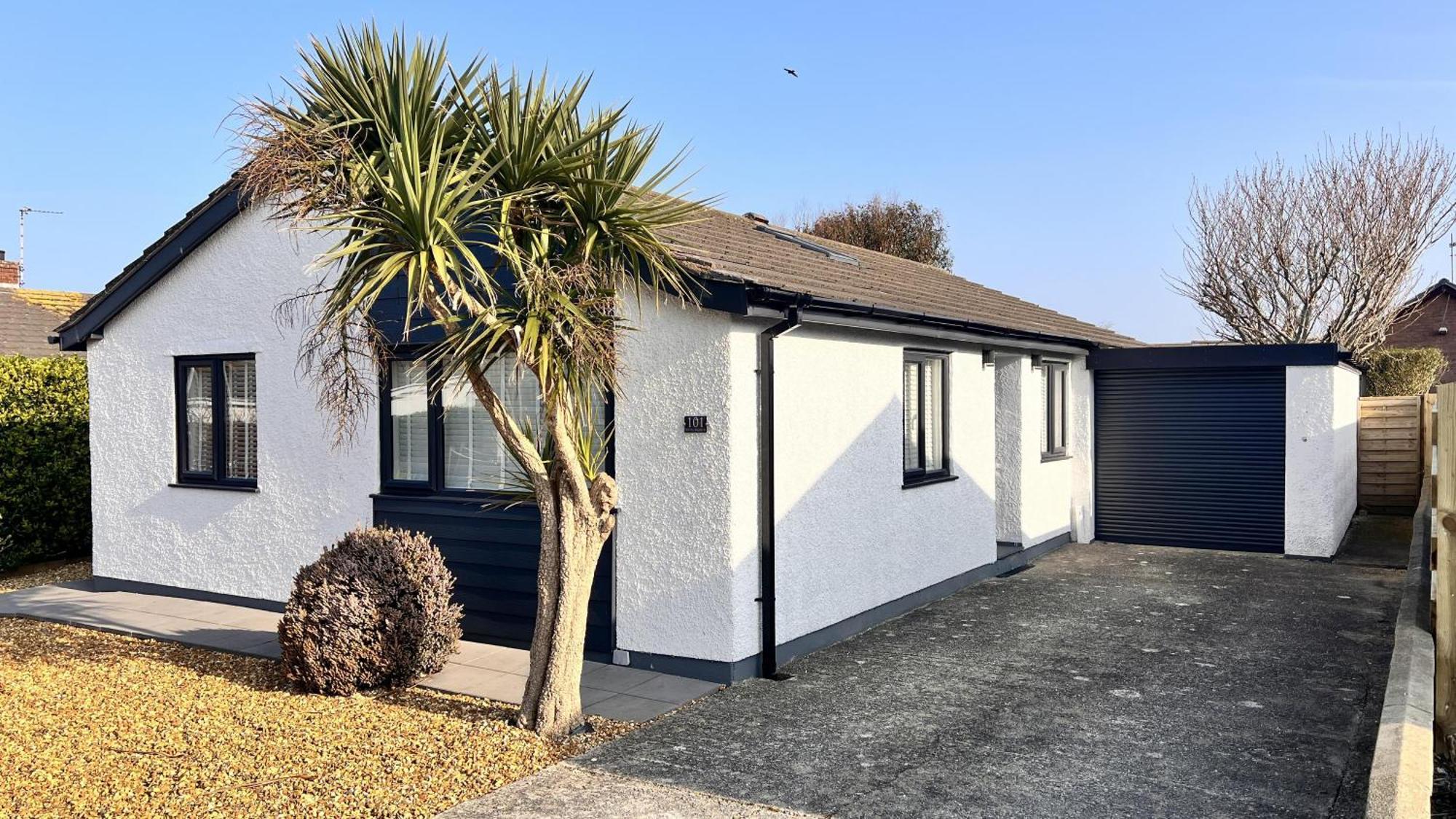 Stylish Modern Home With Parking Enclosed Garden Holyhead Luaran gambar